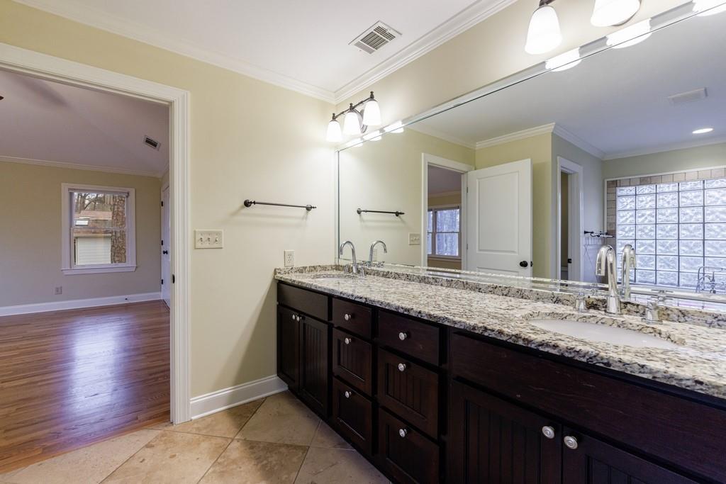 2180 Street Deville NE