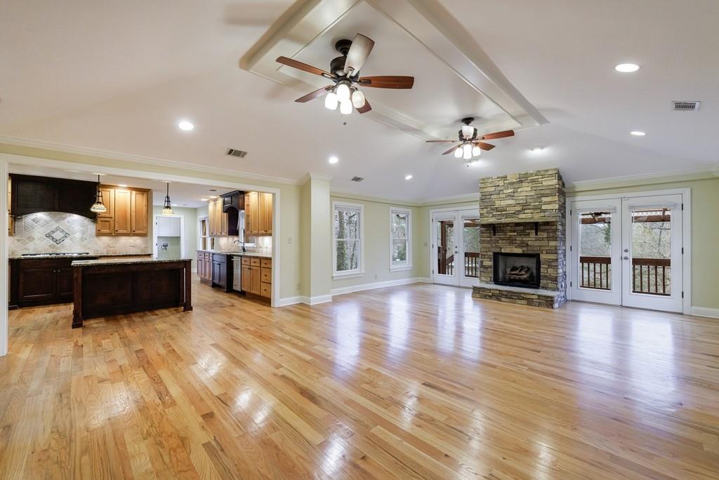 2180 Street Deville NE