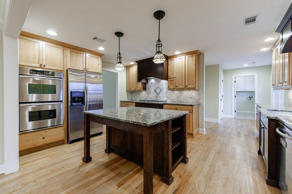 2180 Street Deville NE