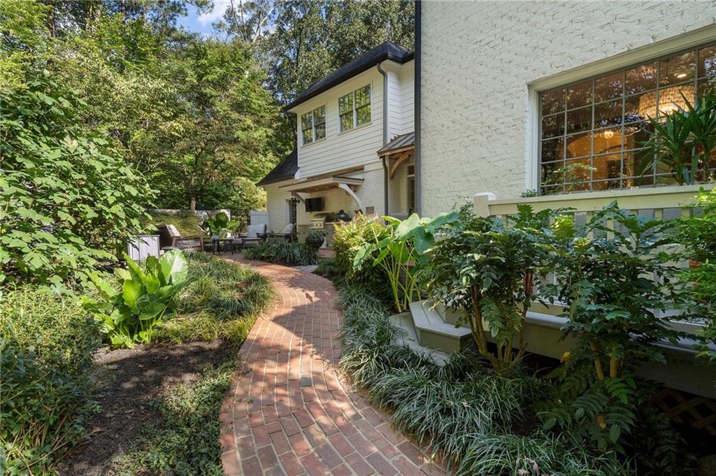 5735 Winterthur Lane