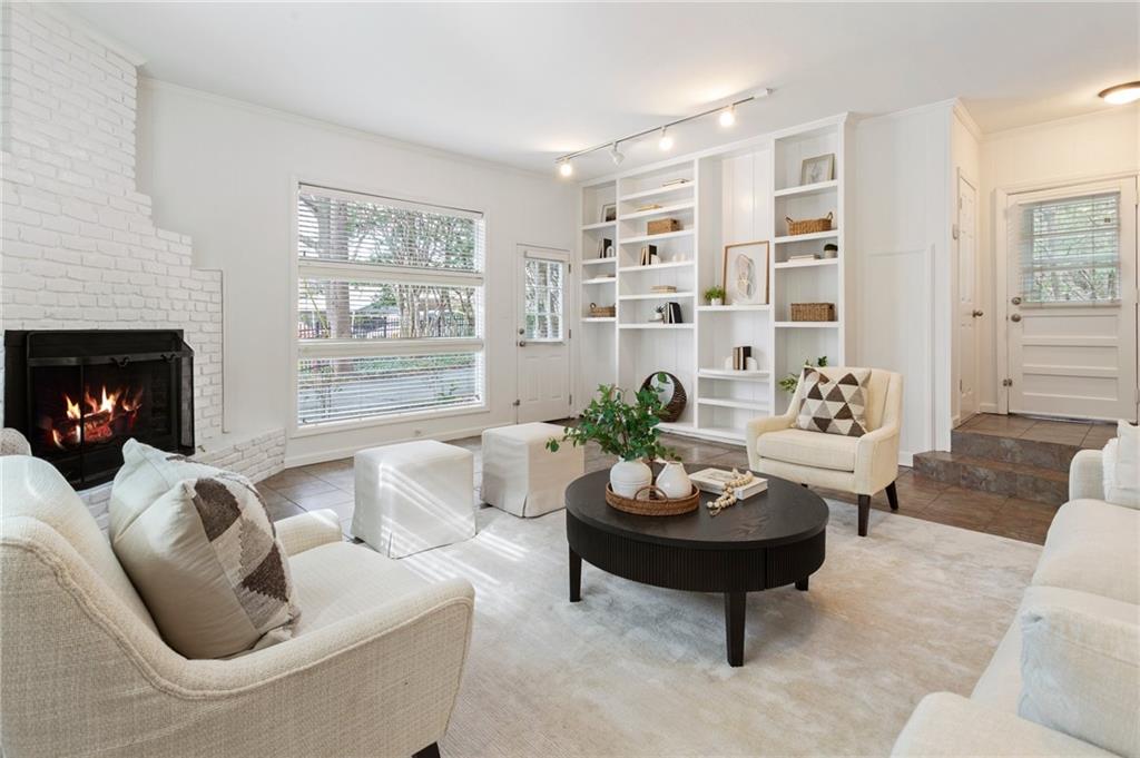 1044 Lindridge Drive NE