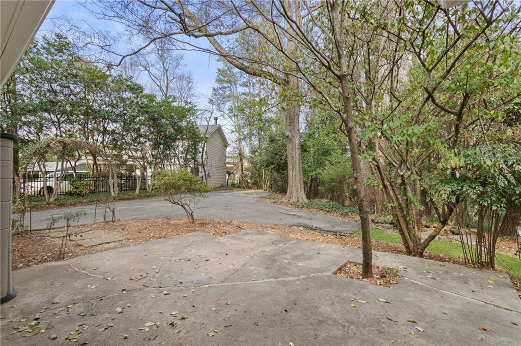 1044 Lindridge Drive NE