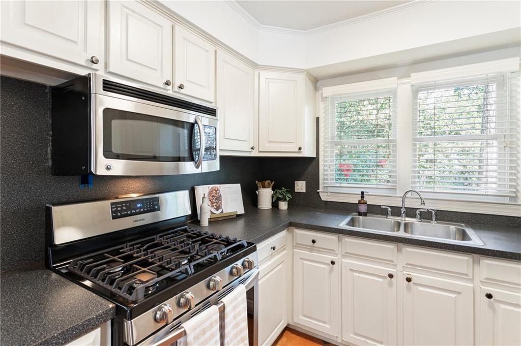 1044 Lindridge Drive NE