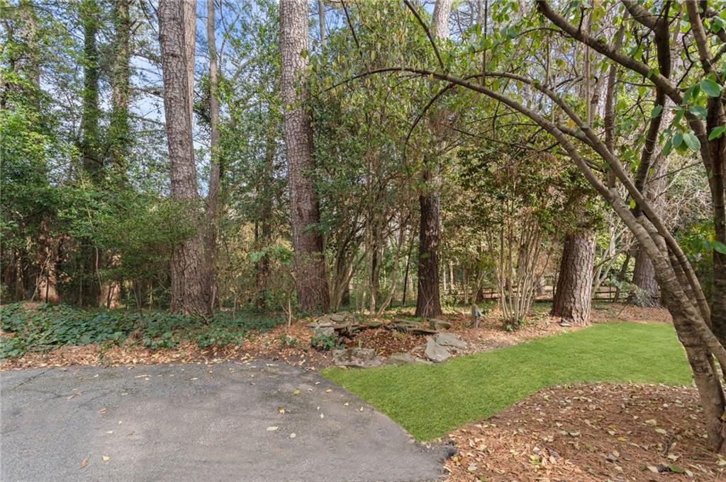 1044 Lindridge Drive NE