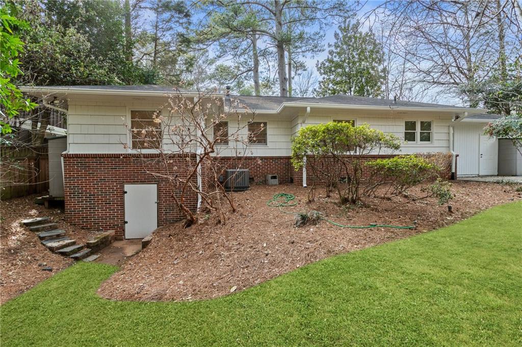 1044 Lindridge Drive NE