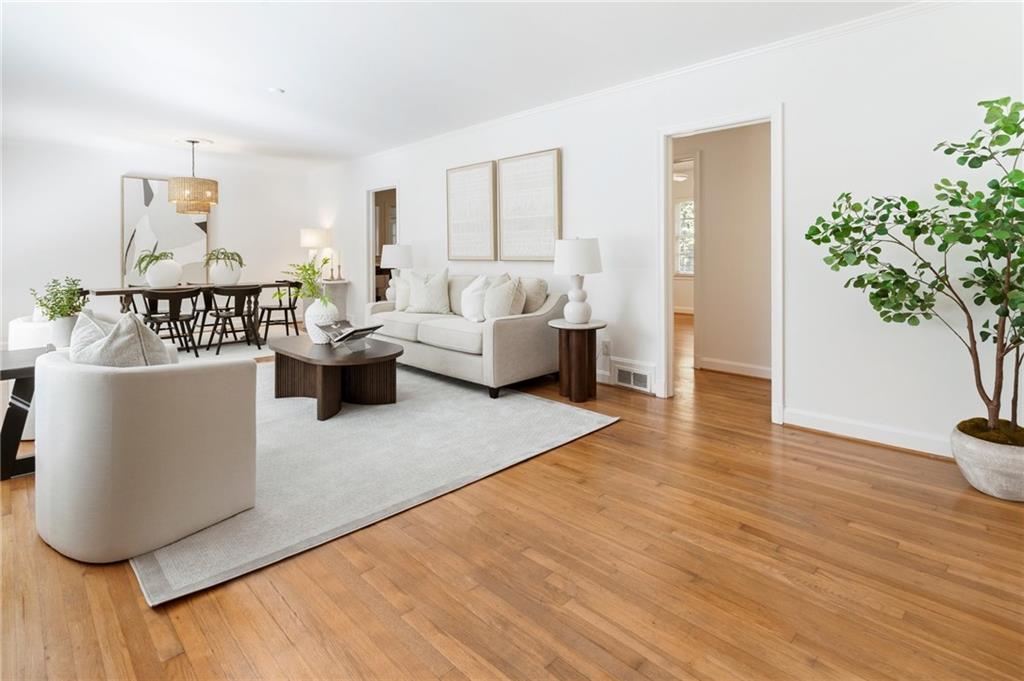 1044 Lindridge Drive NE