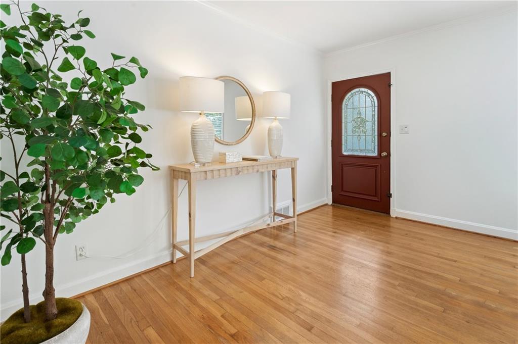 1044 Lindridge Drive NE