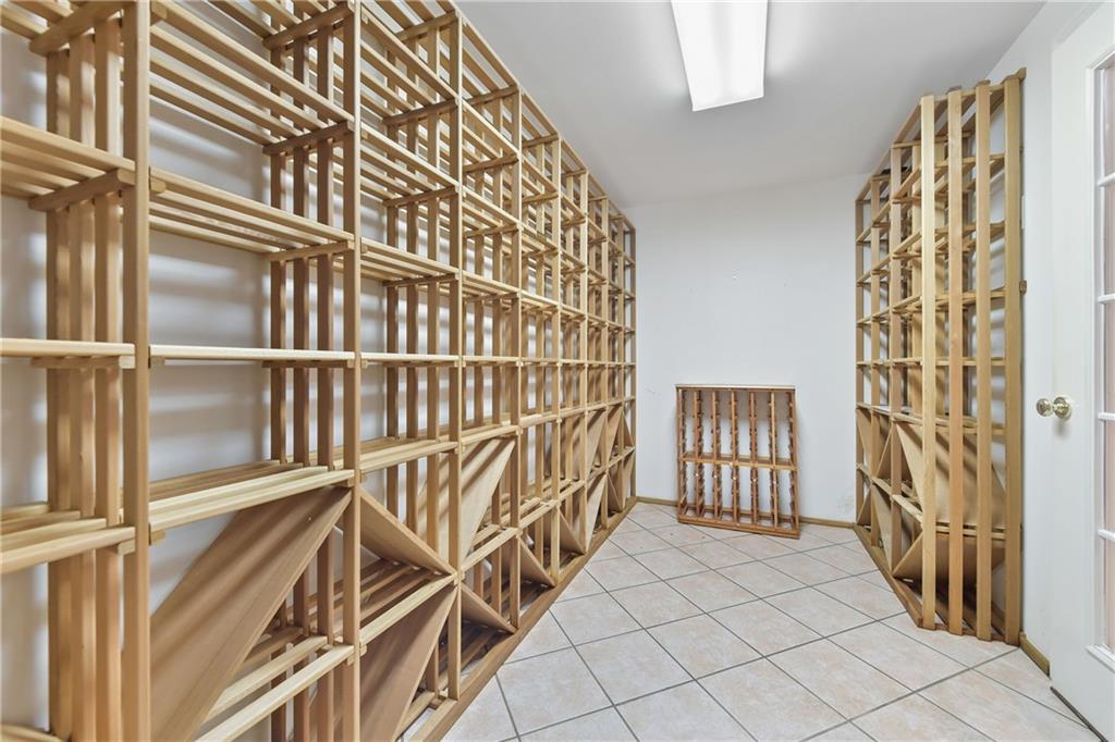 835 Springside Court NE