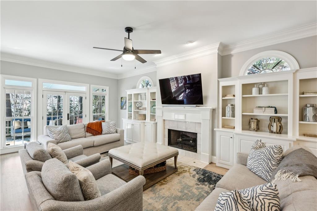 835 Springside Court NE