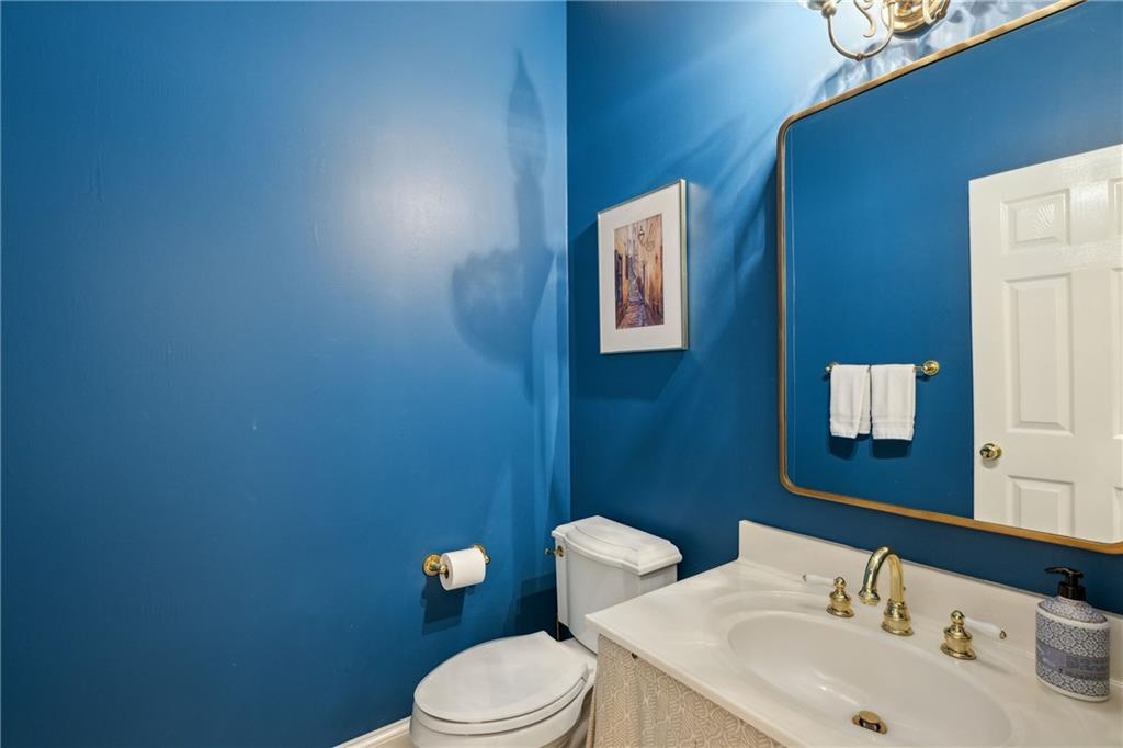 835 Springside Court NE