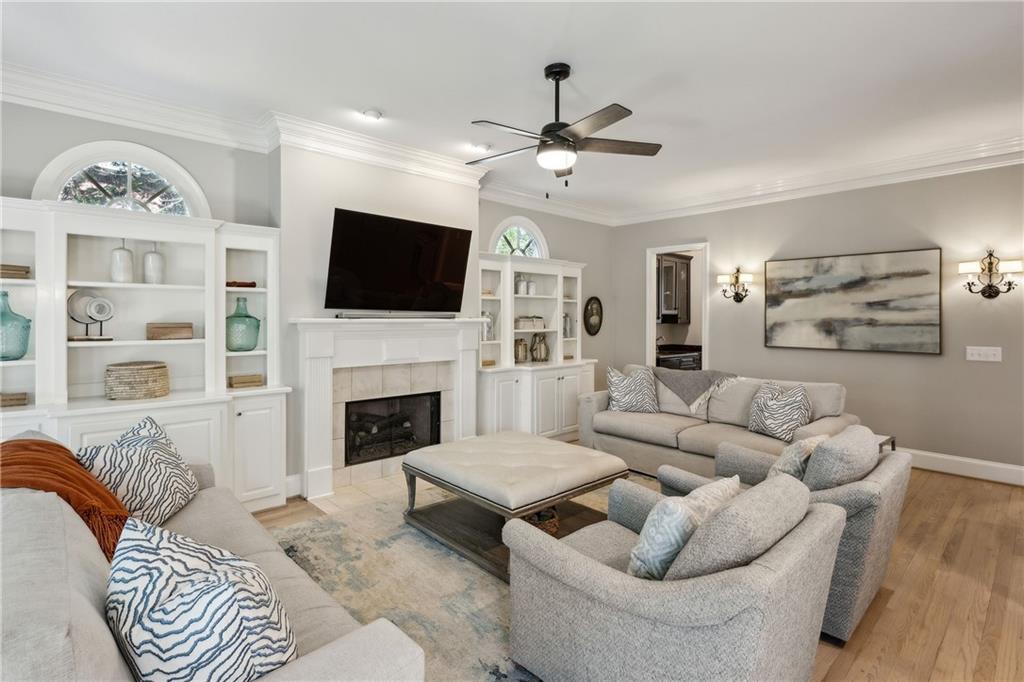 835 Springside Court NE