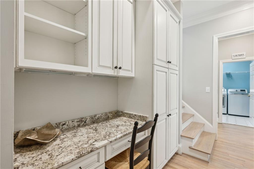 835 Springside Court NE