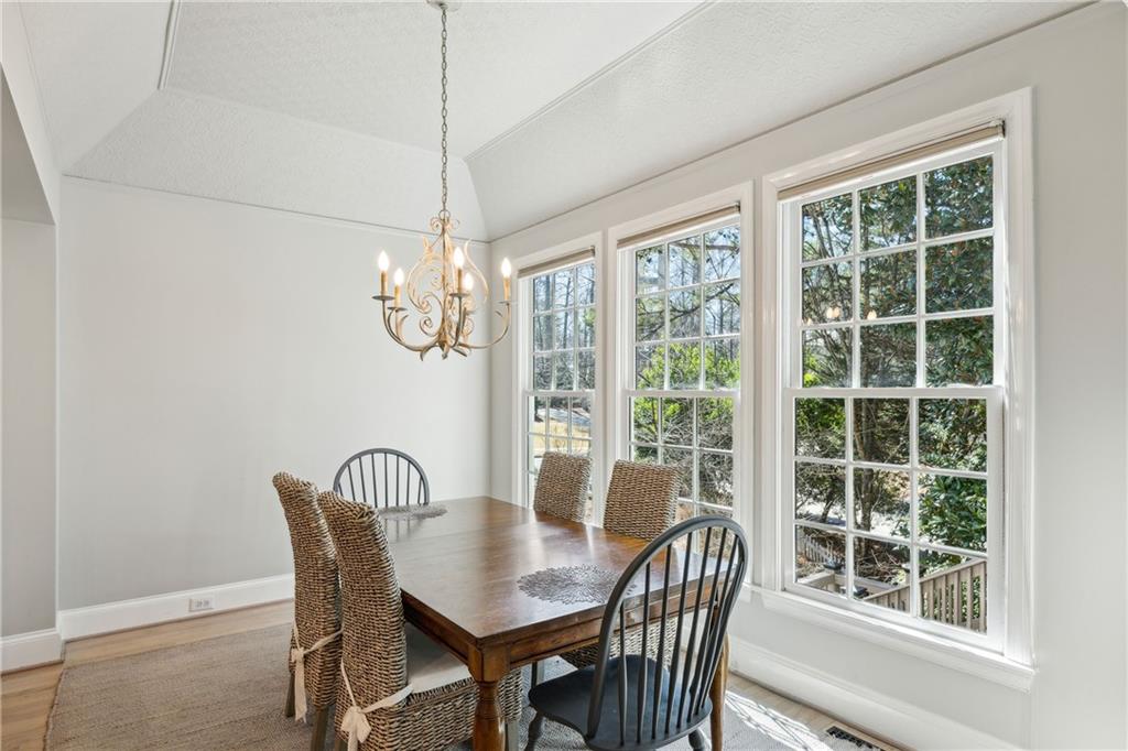 835 Springside Court NE