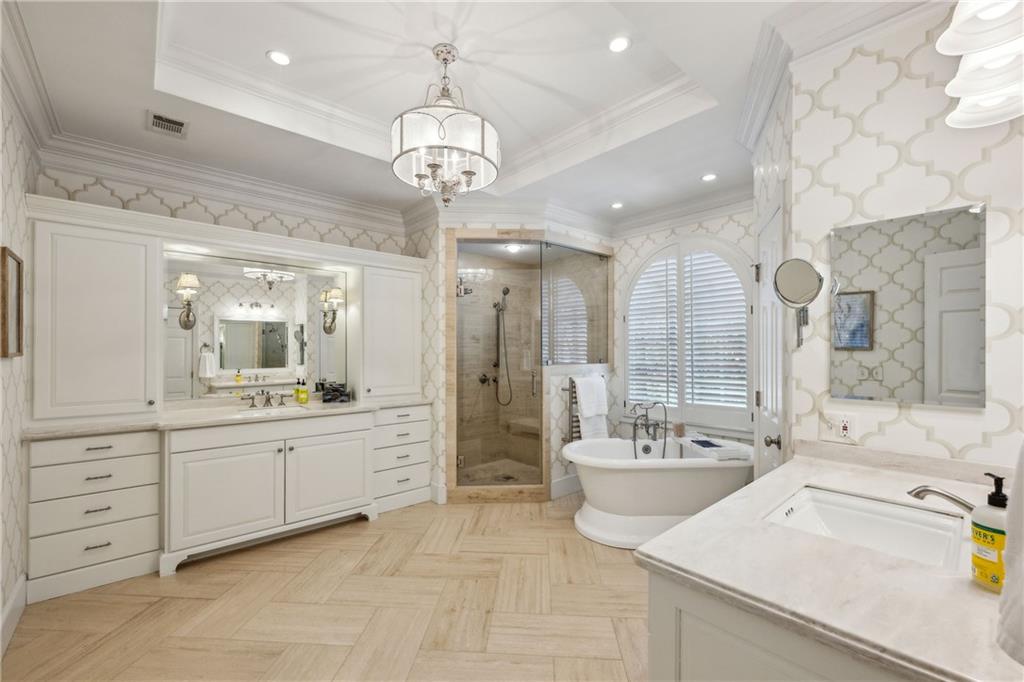 835 Springside Court NE