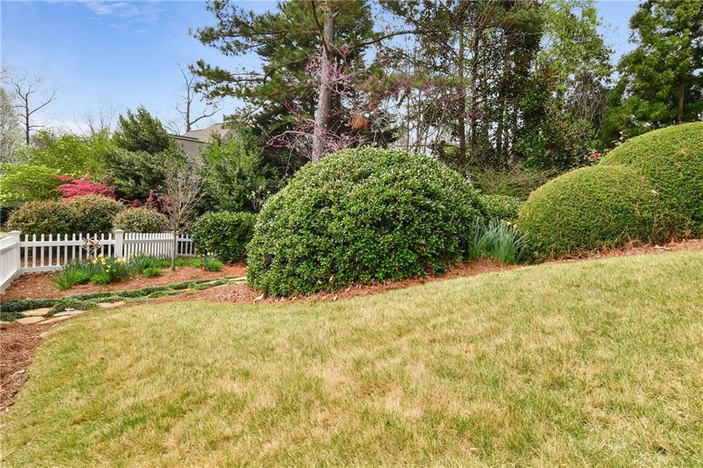 835 Springside Court NE