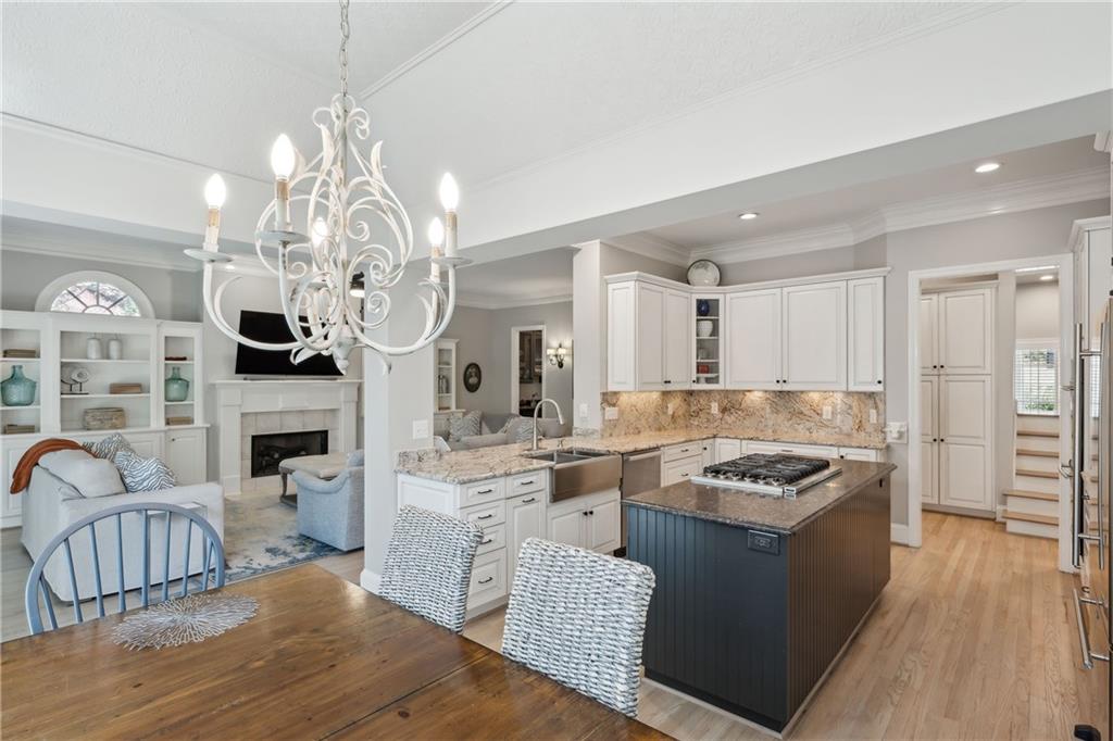 835 Springside Court NE