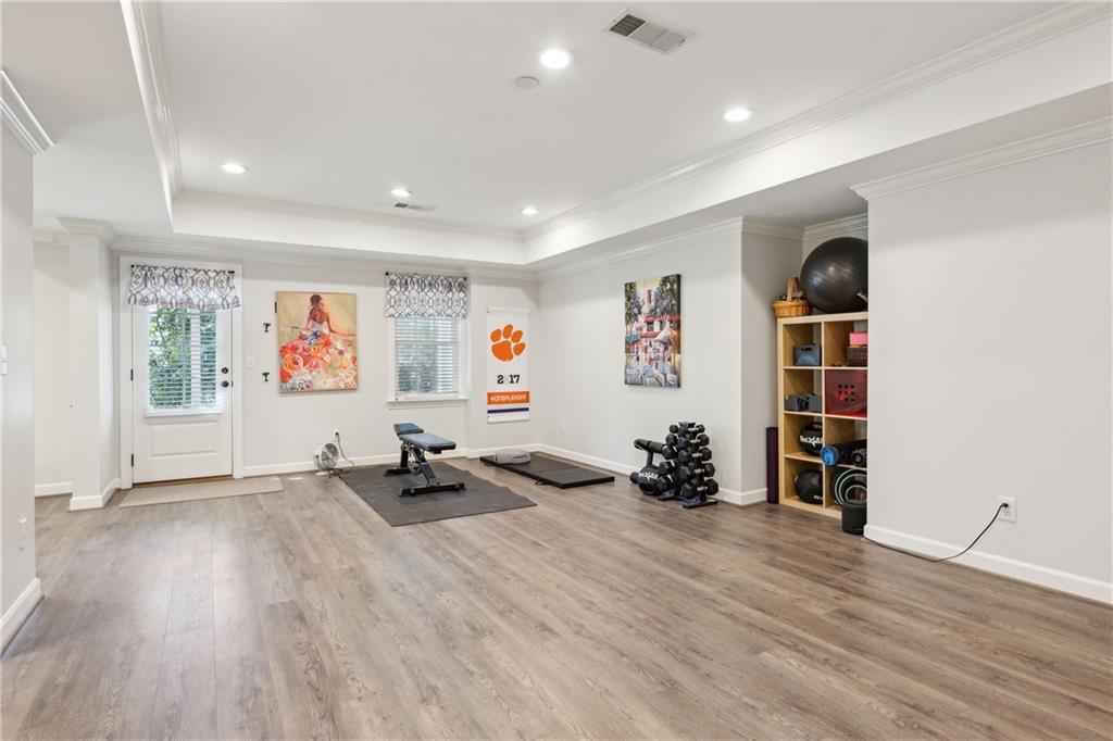 835 Springside Court NE