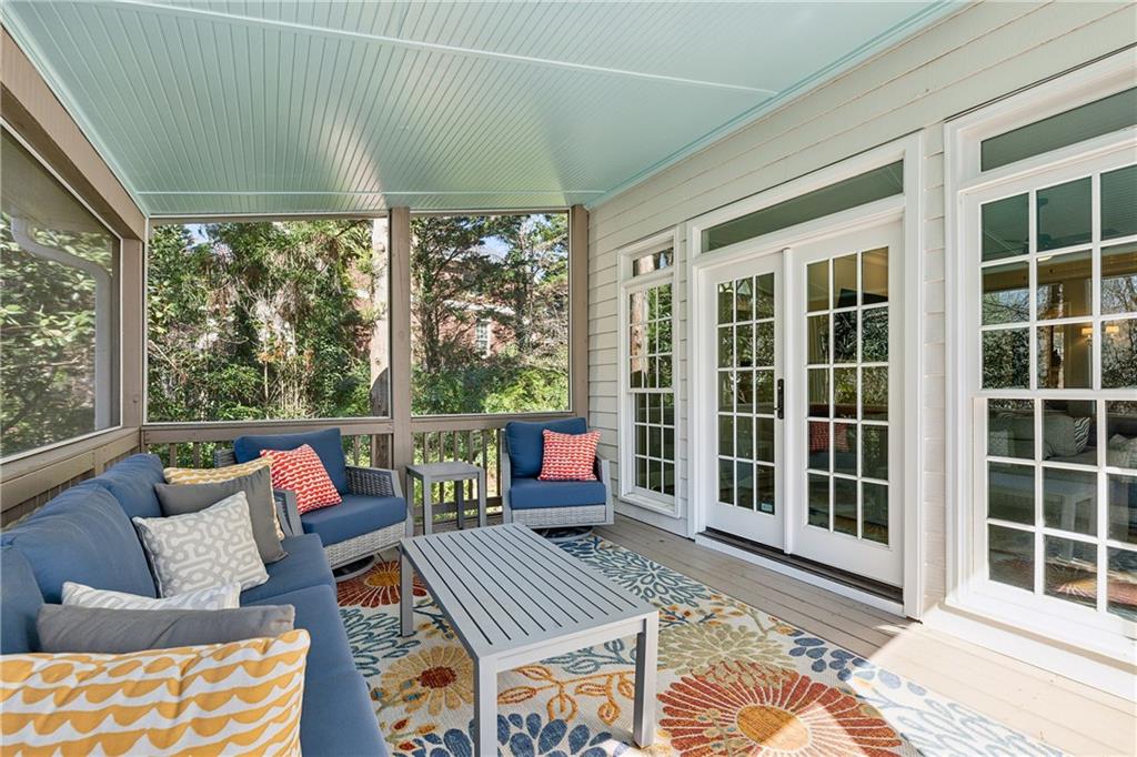 835 Springside Court NE