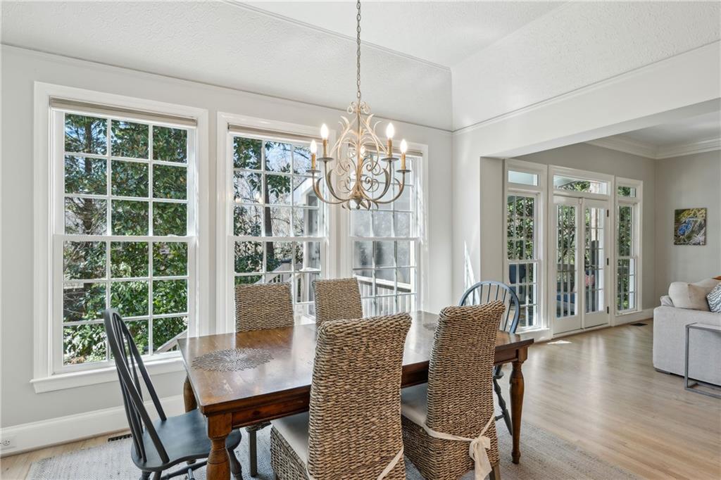 835 Springside Court NE