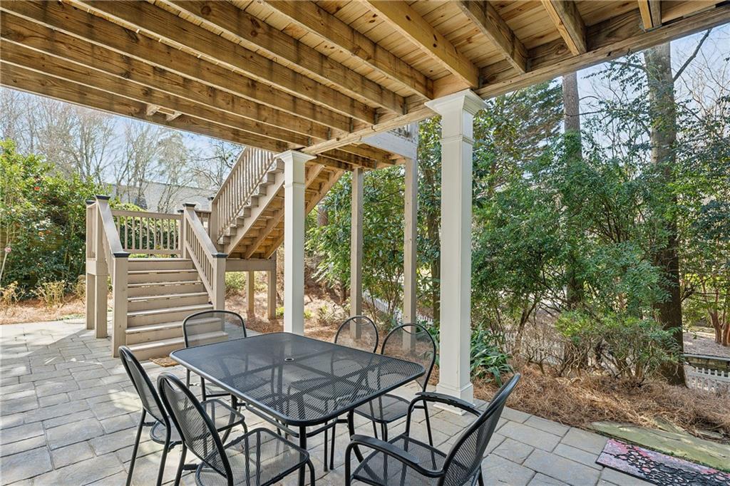 835 Springside Court NE