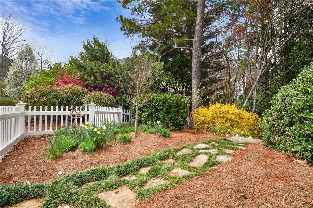 835 Springside Court NE