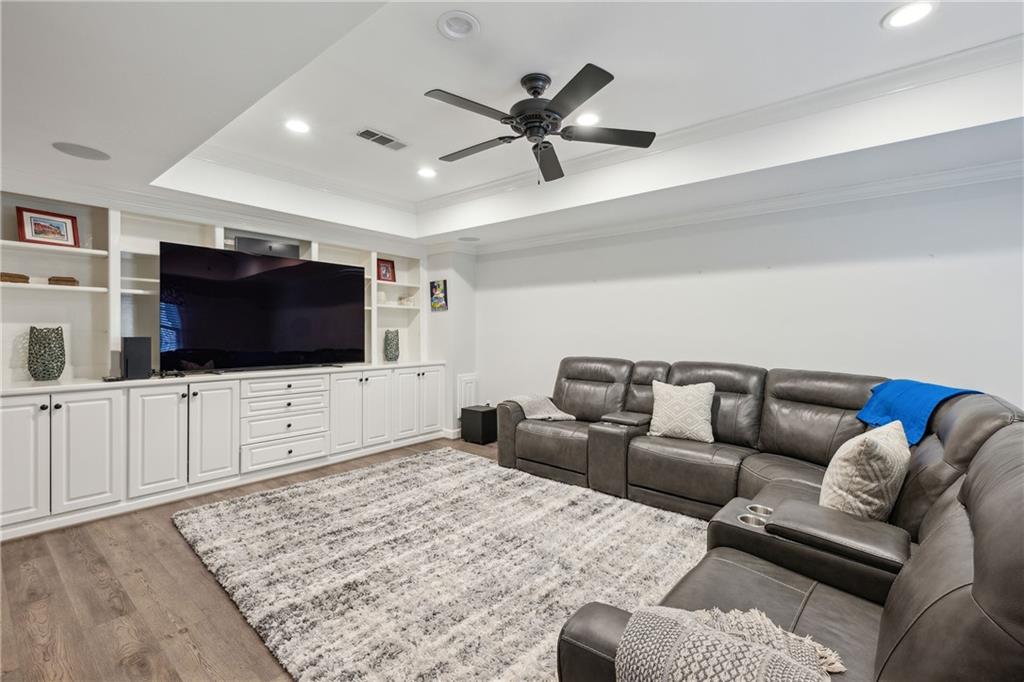 835 Springside Court NE