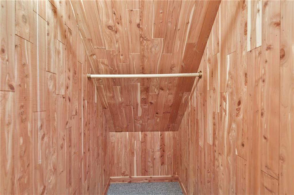 835 Springside Court NE