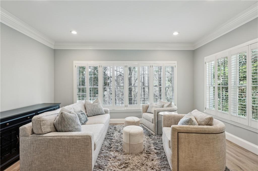 835 Springside Court NE