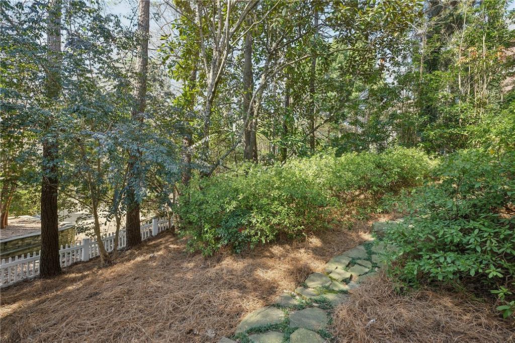 835 Springside Court NE