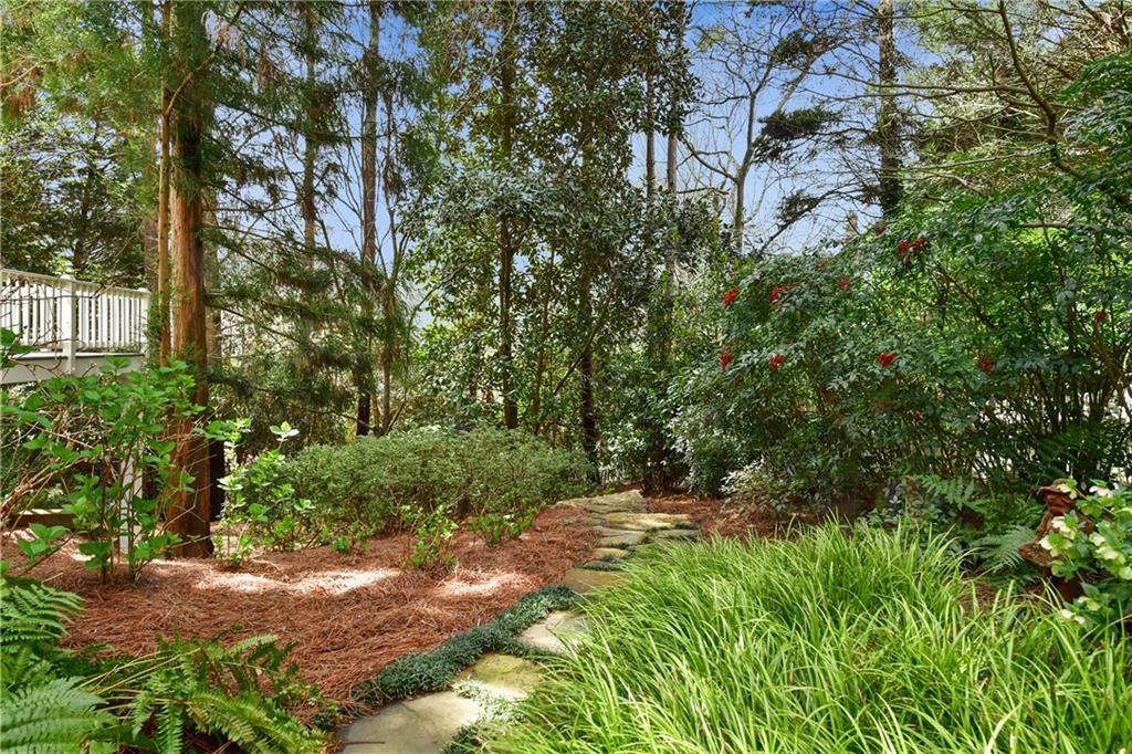 835 Springside Court NE