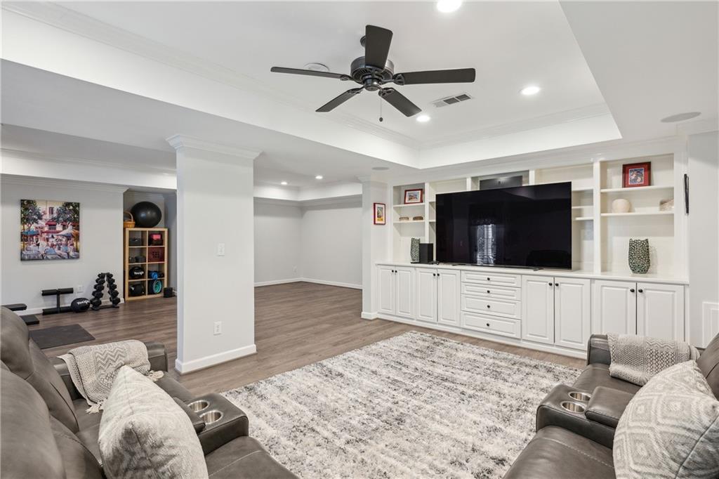 835 Springside Court NE