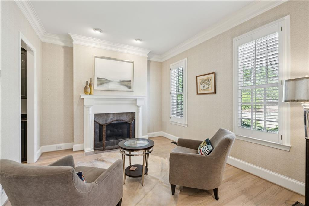 835 Springside Court NE