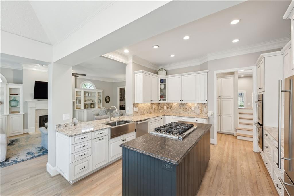 835 Springside Court NE