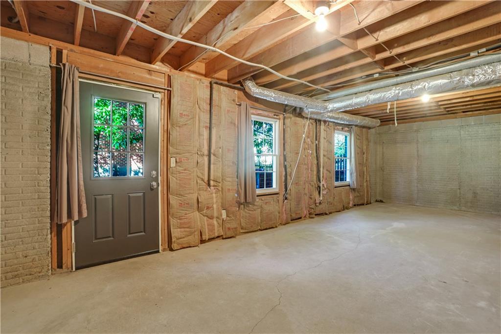 6792 Hunters Trace Circle