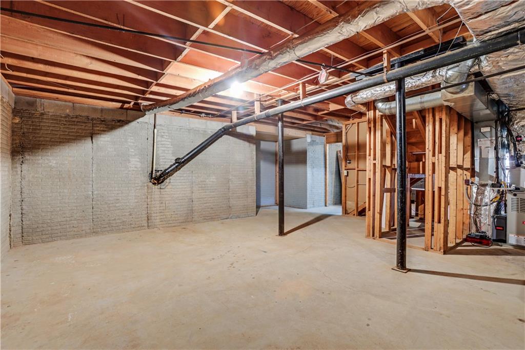 6792 Hunters Trace Circle