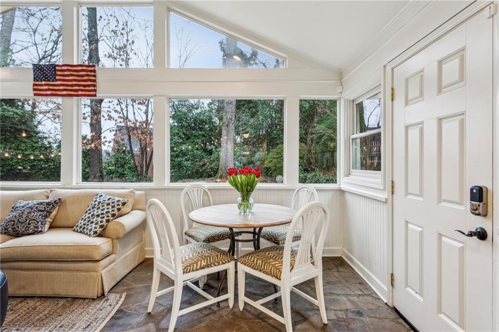 1039 Northcliffe Drive NW