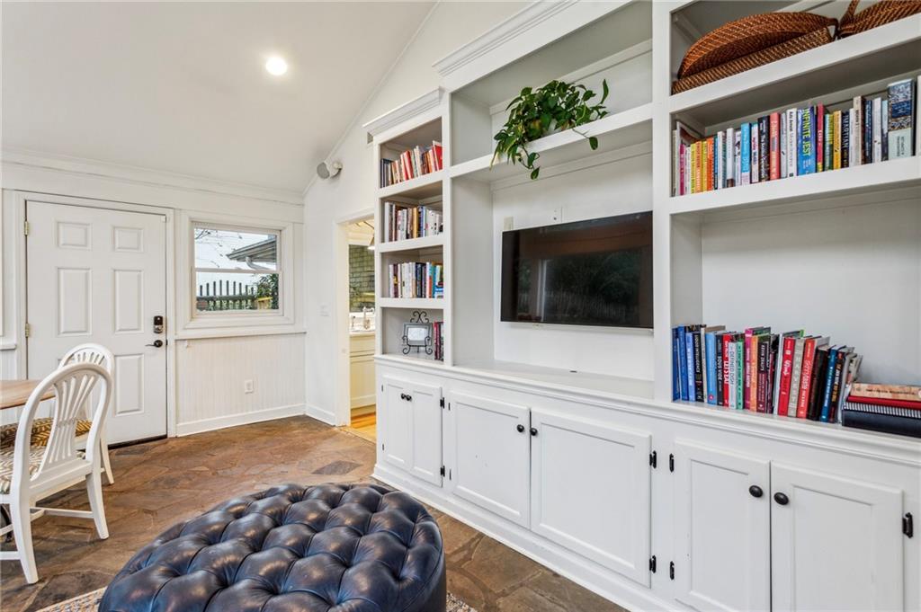 1039 Northcliffe Drive NW