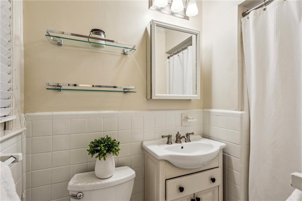 1039 Northcliffe Drive NW