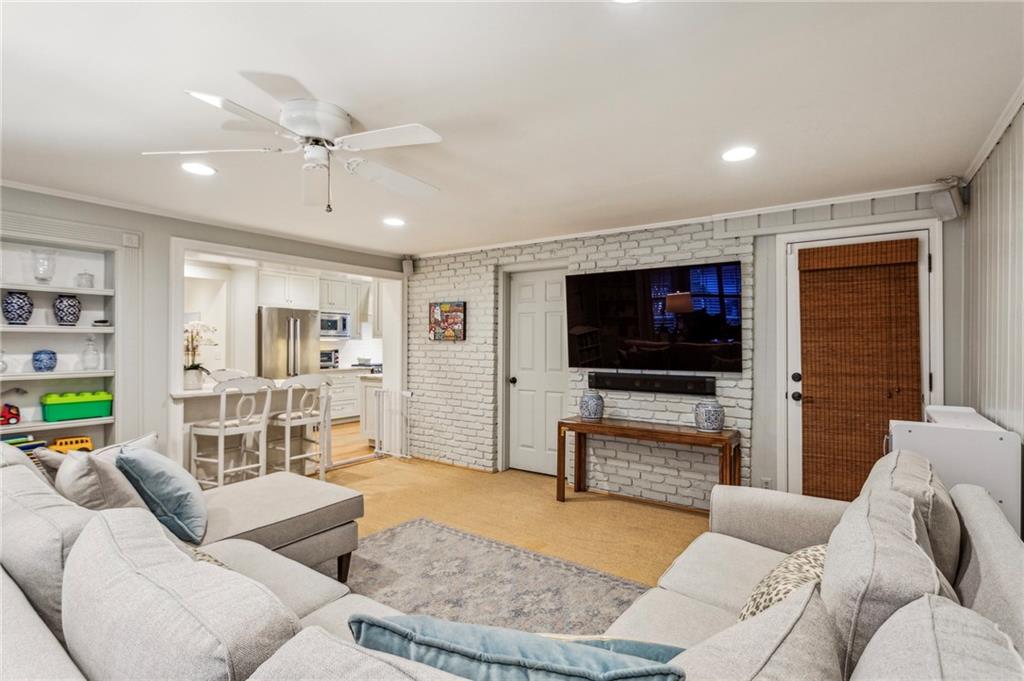 1039 Northcliffe Drive NW