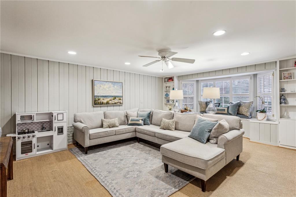 1039 Northcliffe Drive NW