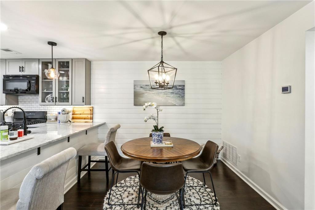 1238 Weatherstone Drive NE