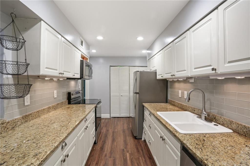 725 Dalrymple Road Unit 2E