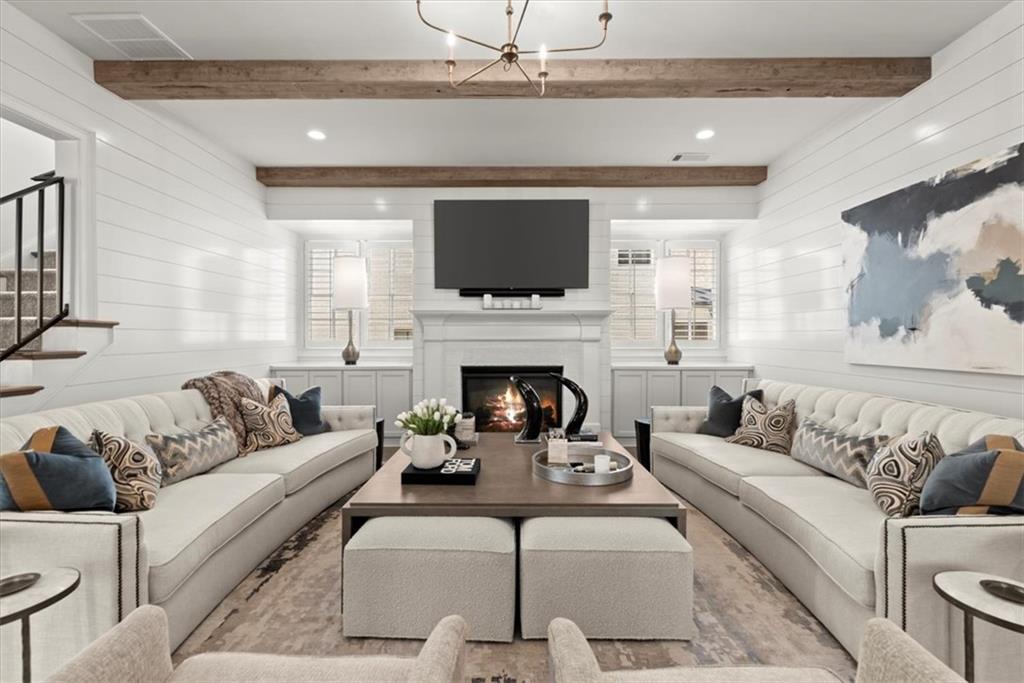 220 Chastain Park Drive NE