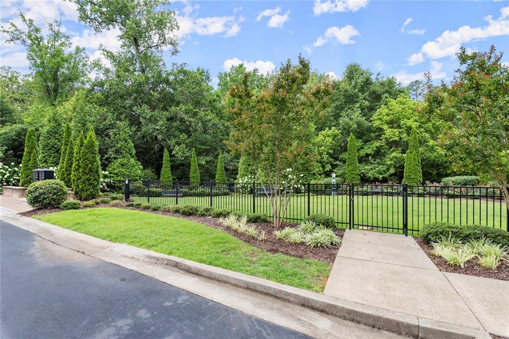 220 Chastain Park Drive NE