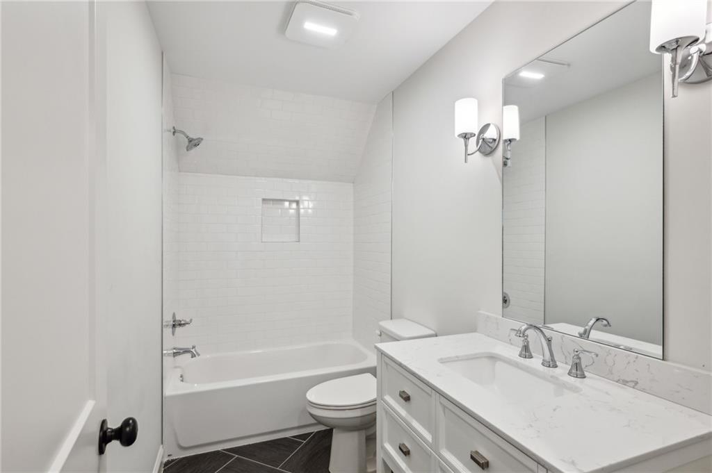 208 Haralson Lane NE