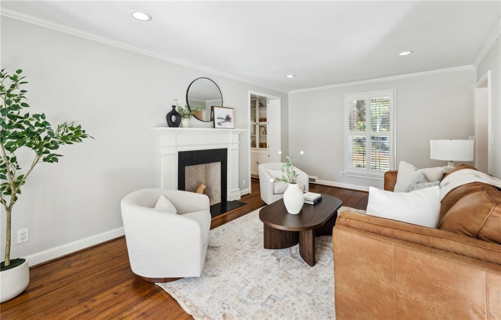 1941 Greystone Road NW