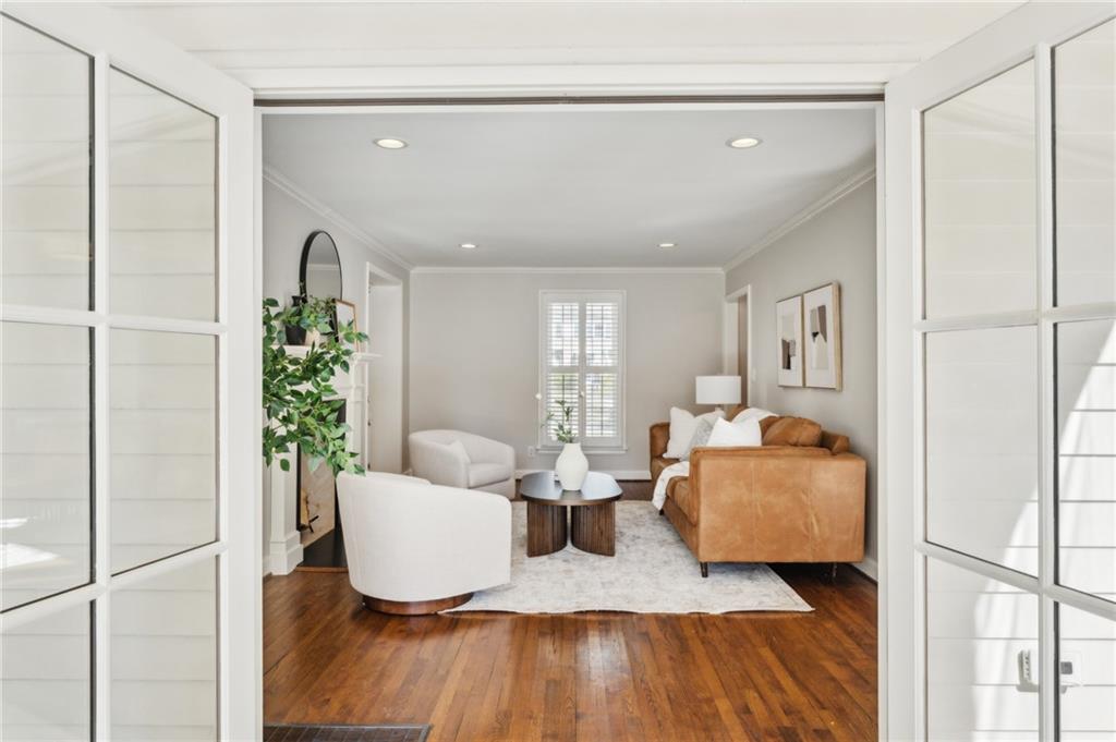 1941 Greystone Road NW