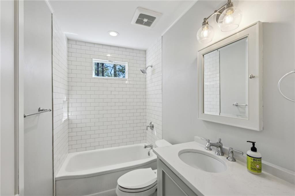 1941 Greystone Road NW