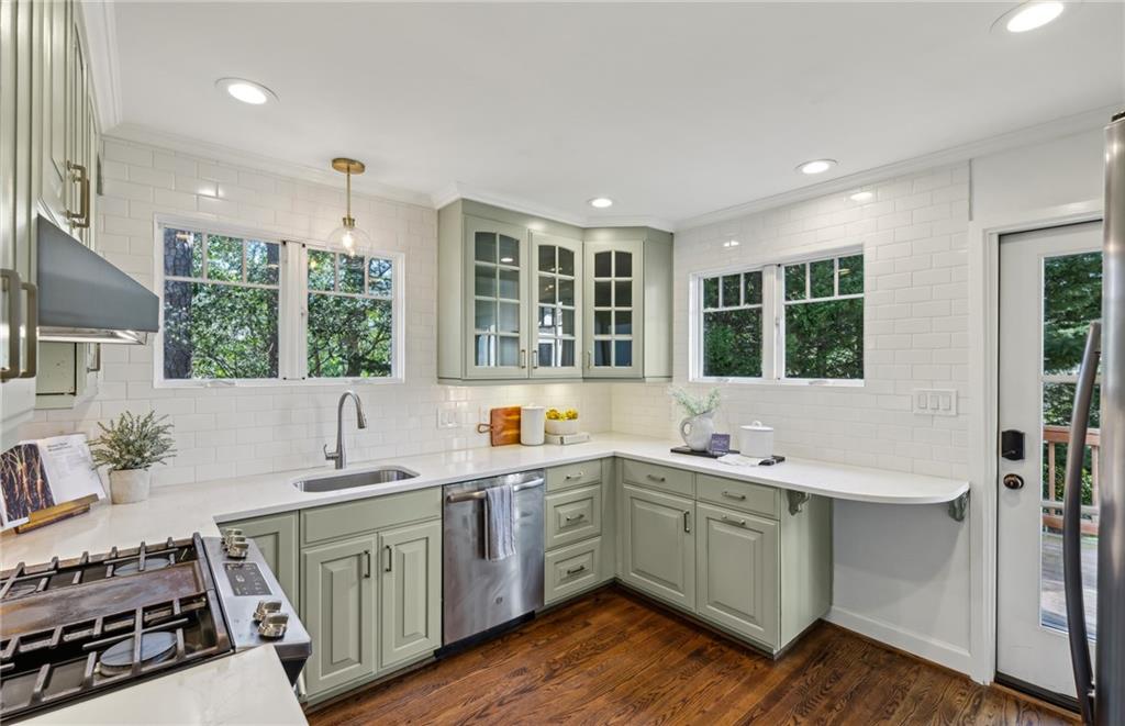 1941 Greystone Road NW