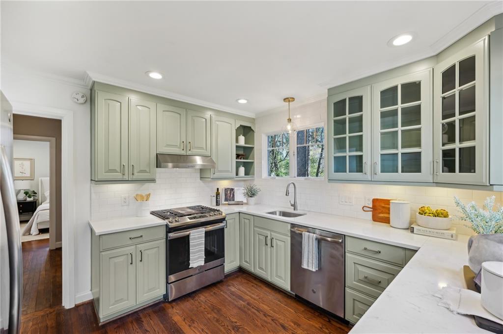 1941 Greystone Road NW